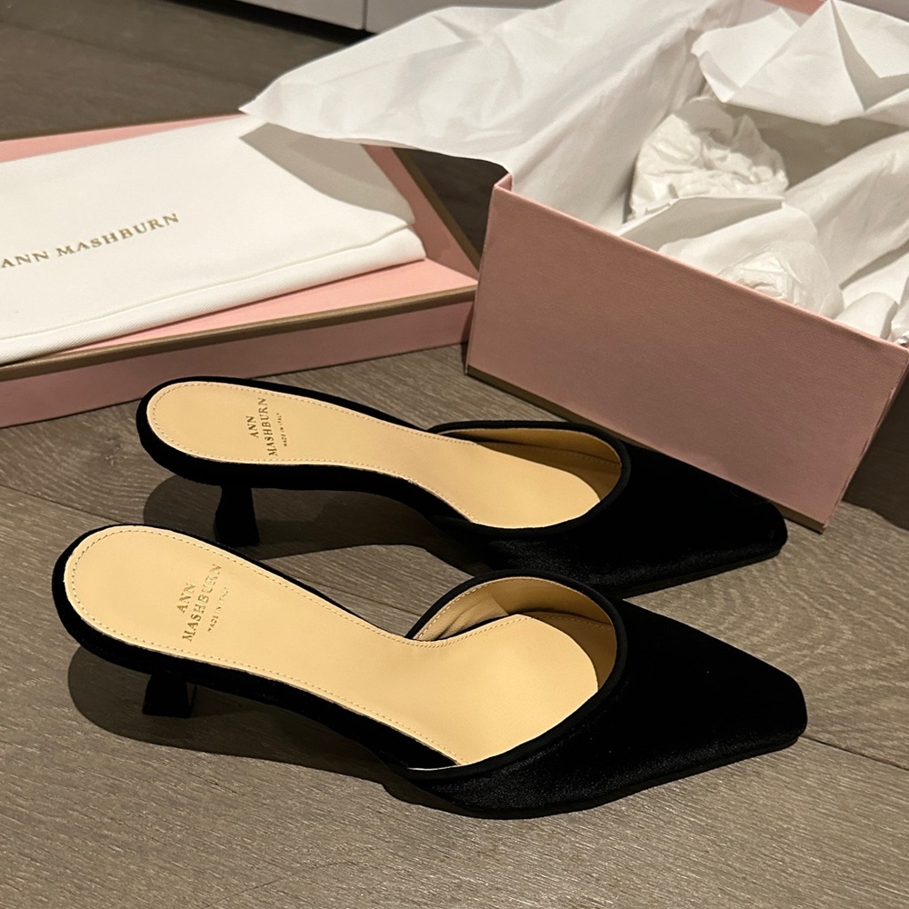 NIB Ann Mashburn Black Velvet Mules
